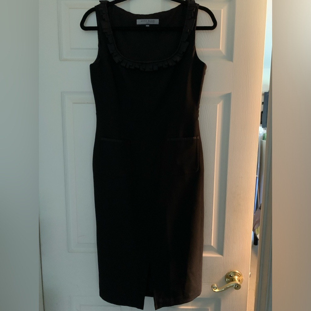 Beautiful classic slim fitted Anne Klein dress. Very good condition.